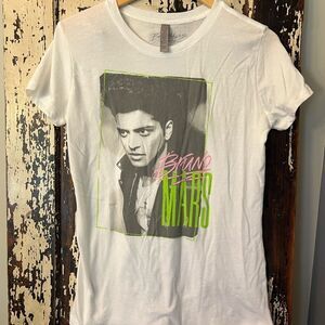 Bruno Mars women’s fit picture graphic T-shirt. Size XXL